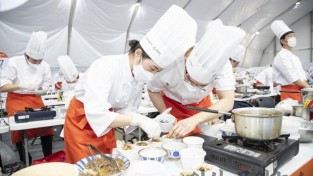 1.‘NS FoodFesta 2023 in IKSAN’ K-식문화 축제 개최 (2022 NS Cookfest 조리중인 참가자).jpg